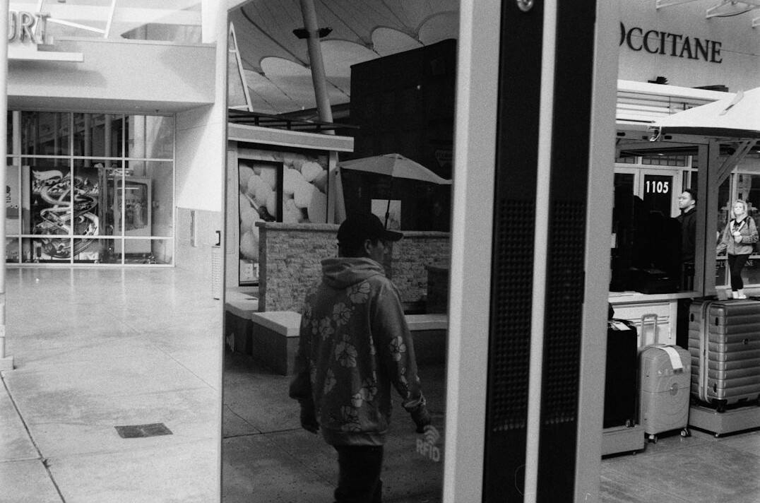 night security in shopping mall